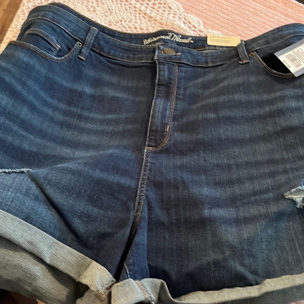 Universal thread woman’s High Rise MIDI shorts.  NWT. Woman’s size 26.